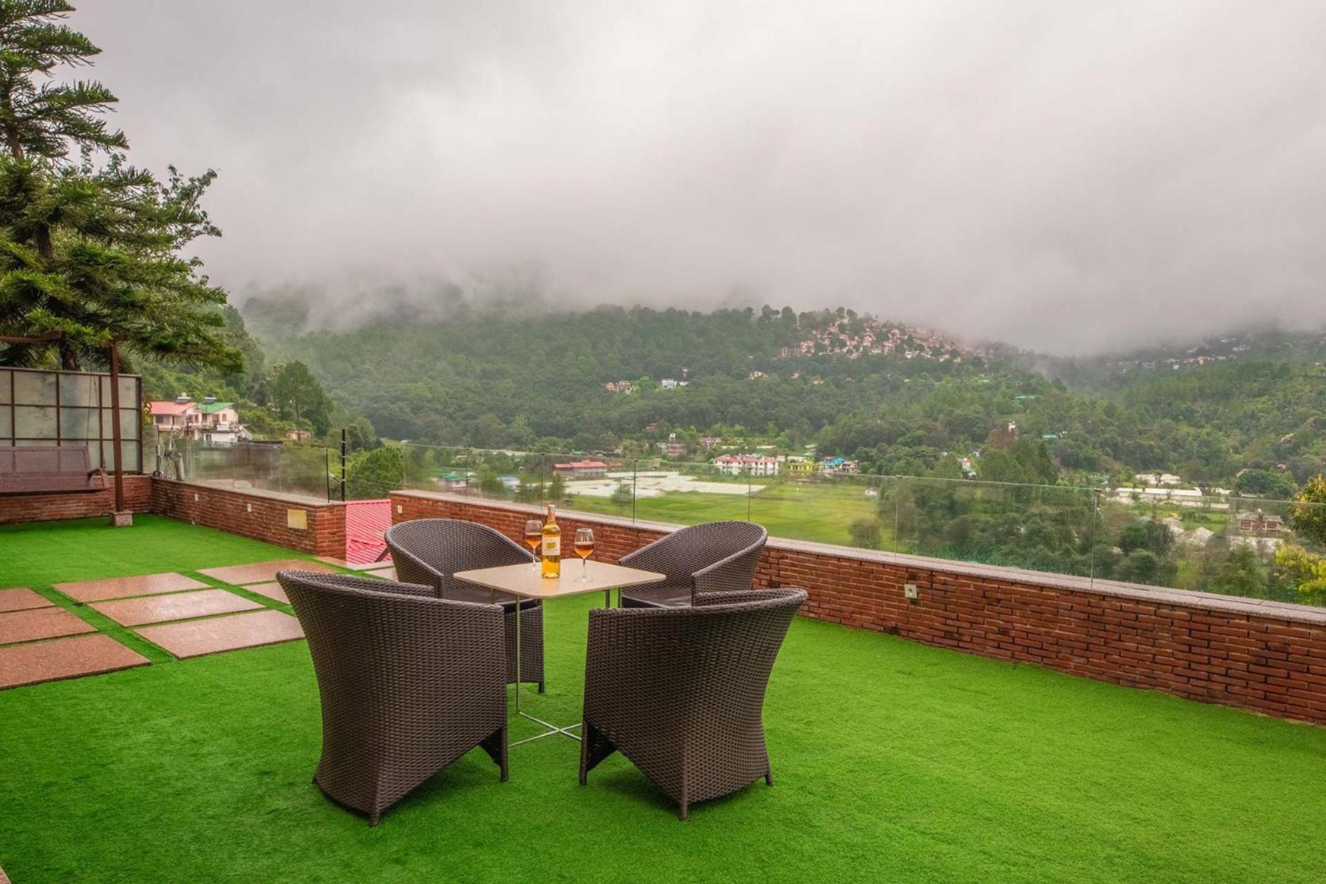 Stayvista At Oberoi'S Chalet Bhīm Tāl Esterno foto